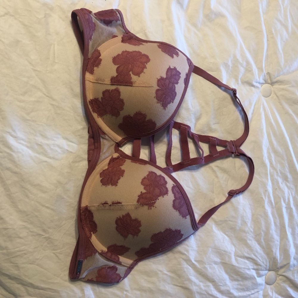 VS pink bra